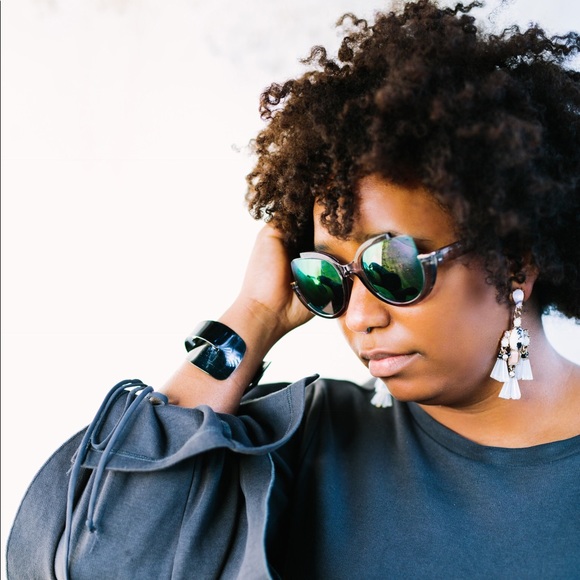 Welcome to My Closet - Picture 12 of 16